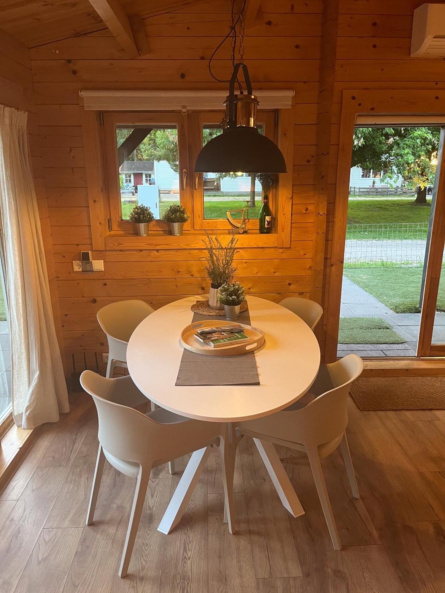 Luxe En Ruim Chalet Met Airco Bij Leekstermeer Matsloot Bagian luar foto