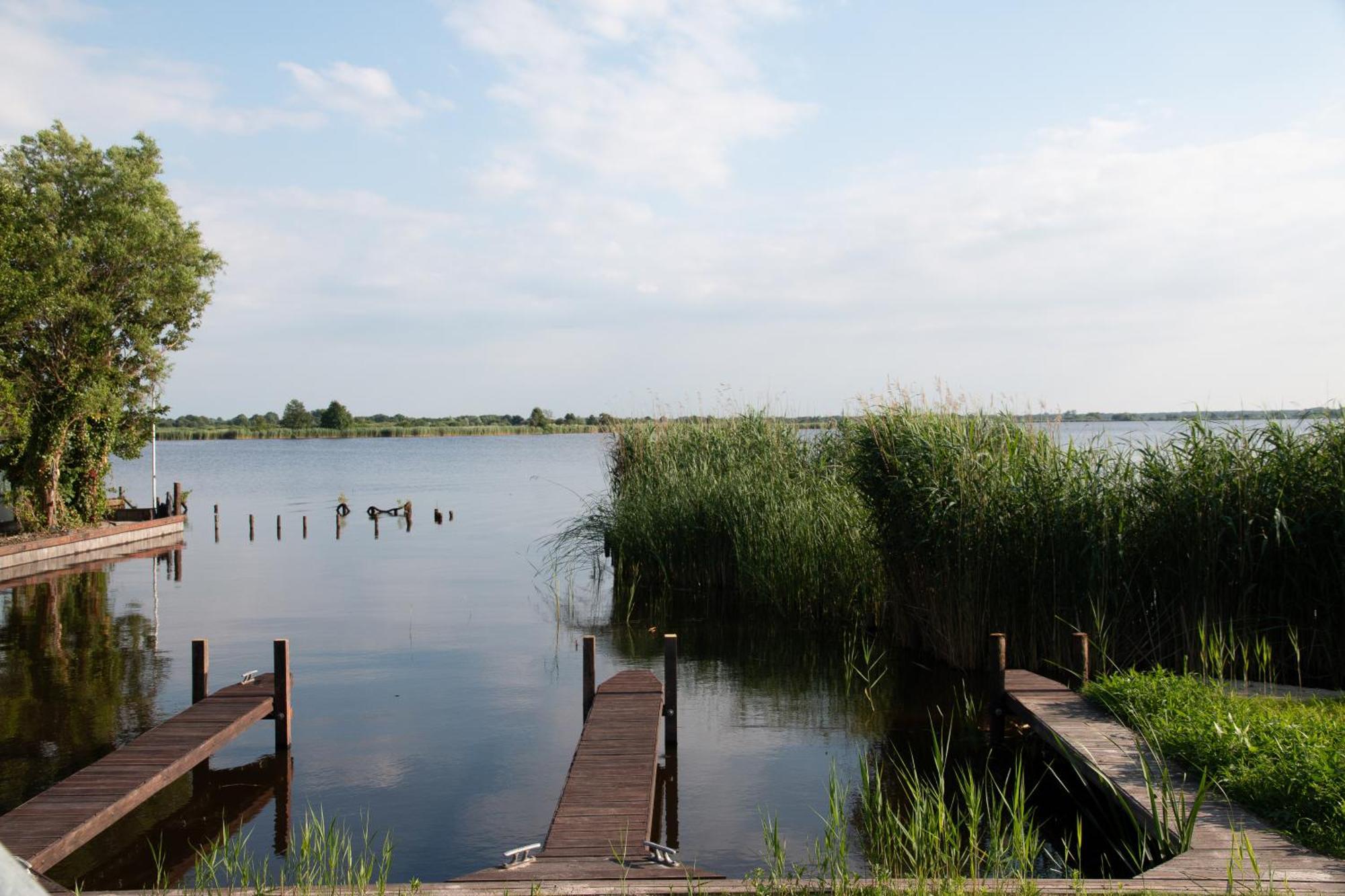 Luxe En Ruim Chalet Met Airco Bij Leekstermeer Matsloot Bagian luar foto