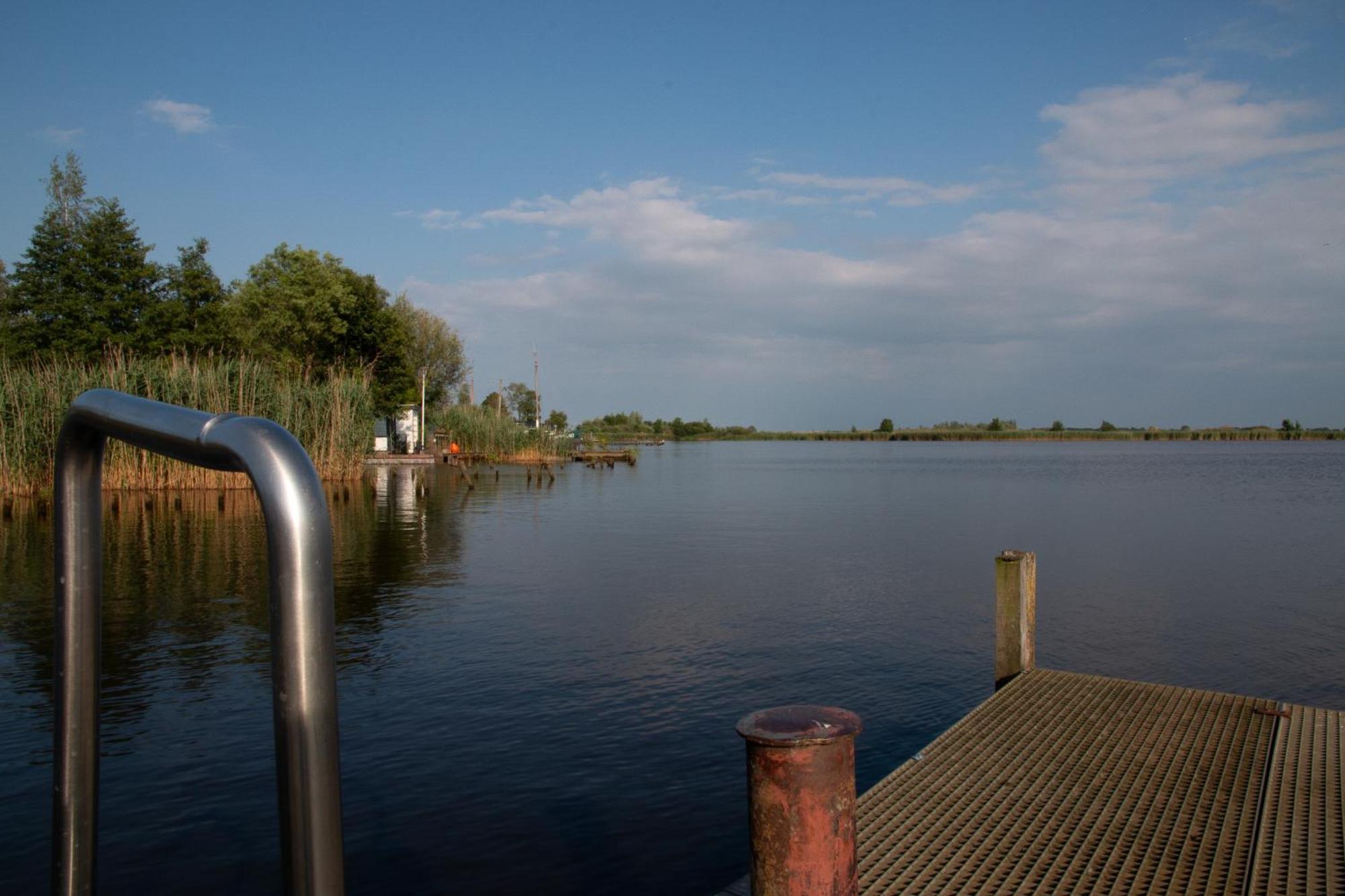 Luxe En Ruim Chalet Met Airco Bij Leekstermeer Matsloot Bagian luar foto