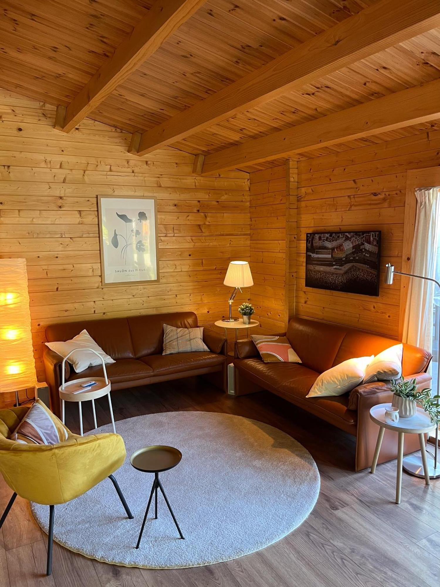 Luxe En Ruim Chalet Met Airco Bij Leekstermeer Matsloot Bagian luar foto