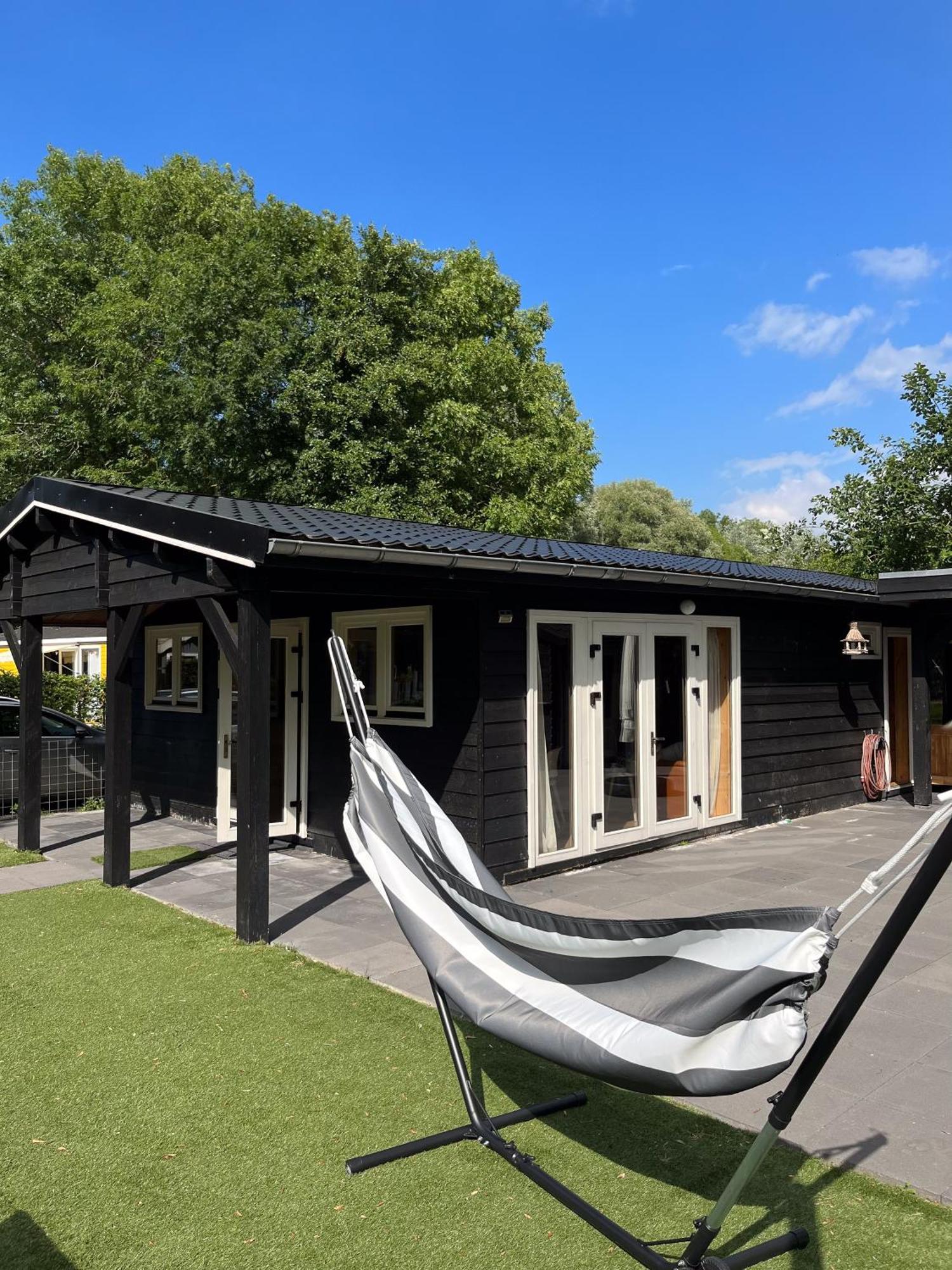 Luxe En Ruim Chalet Met Airco Bij Leekstermeer Matsloot Bagian luar foto