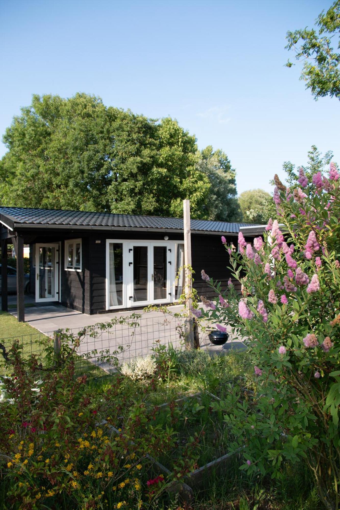 Luxe En Ruim Chalet Met Airco Bij Leekstermeer Matsloot Bagian luar foto